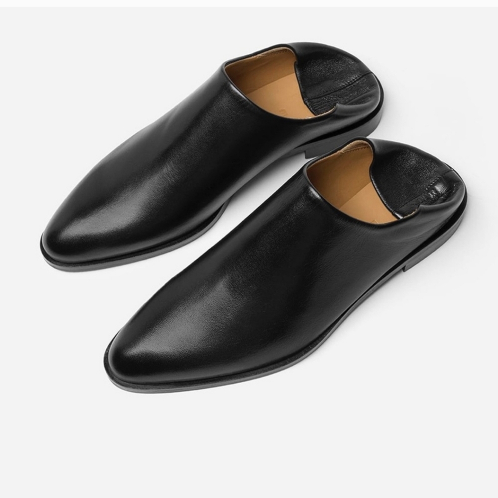 Everlane Black Slip-On Flats with Pointed Toe and Smooth Leather